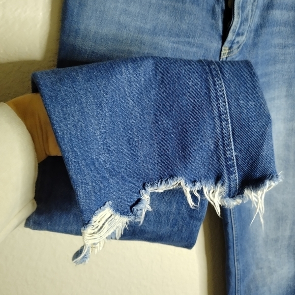 FREE PEOPLE we the free MAGGIE MID RISE STRAIGHT chewed hem crop JEANS sz 26 - Picture 4 of 9